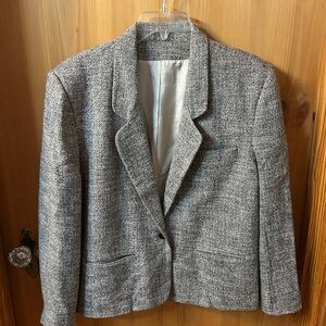 Classic Women's Gray Tweed Blazer